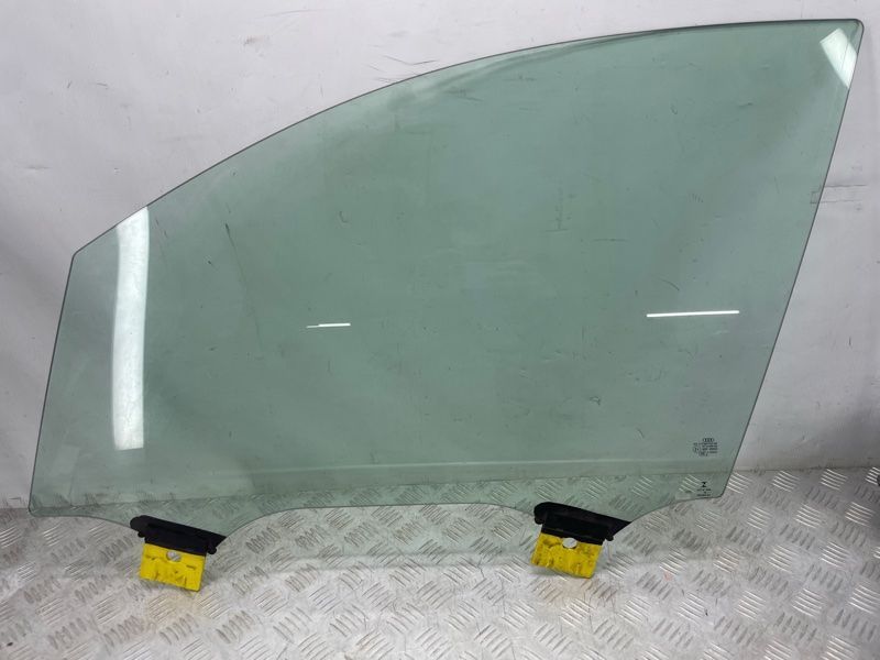 Скло дверей 4M0845021 Audi Q7