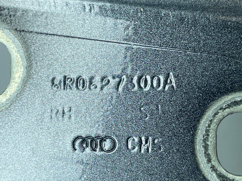 Петля крышки багажника 8R0827300A Audi Q5