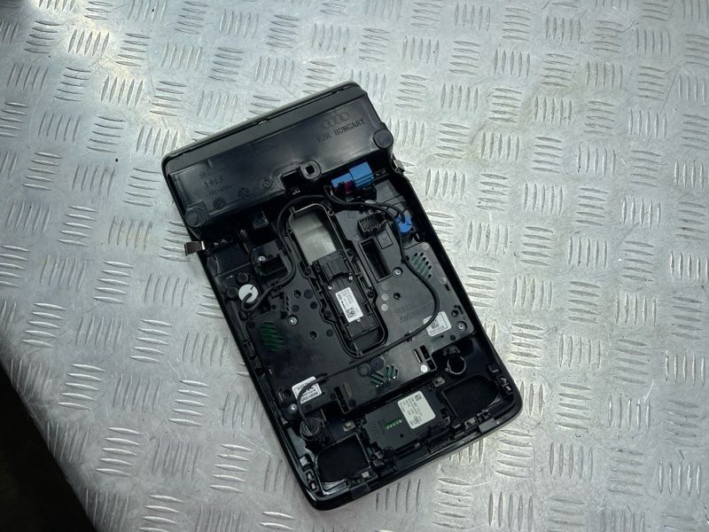 Плафон освітлення салону 4G0947135GET1 Audi A6