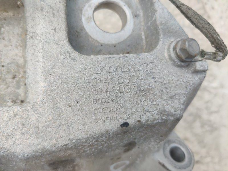 Опора / подушка двигуна 31460904 Volvo XC60