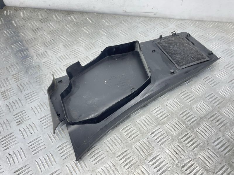 Накладка жабо 4K1819448 Audi A6