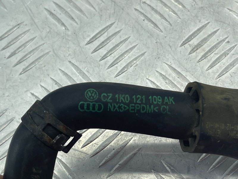 Патрубок системи охолодження 1K0121109AK Volkswagen CC