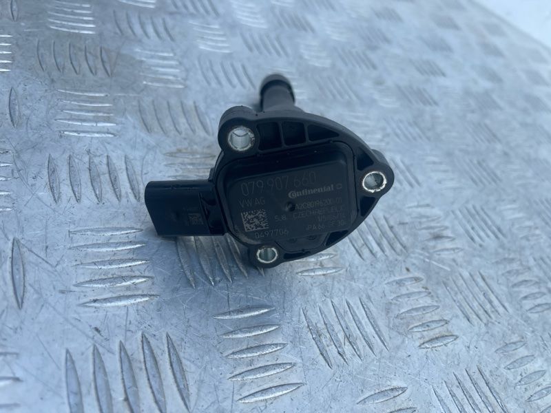 Датчик уровня масла двигателя 079907660 Audi S8