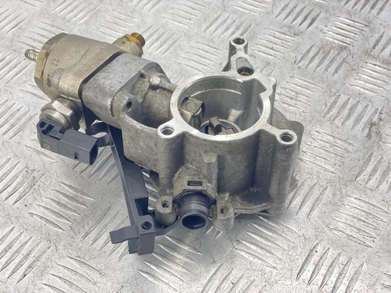 Вакуумний насос 06L145100F Audi A6