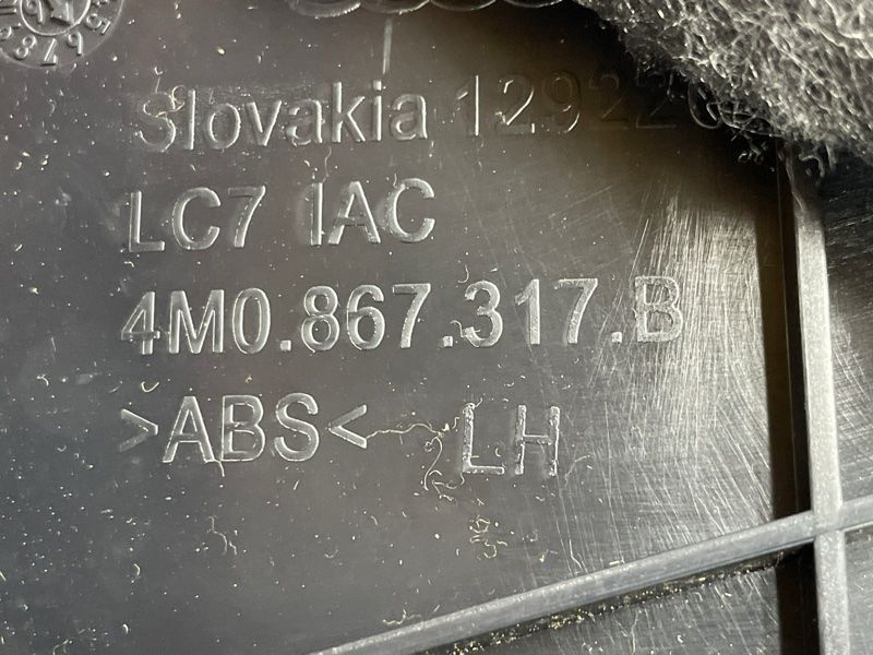 Обшивка дверей 4M0867303BWFA Audi Q7