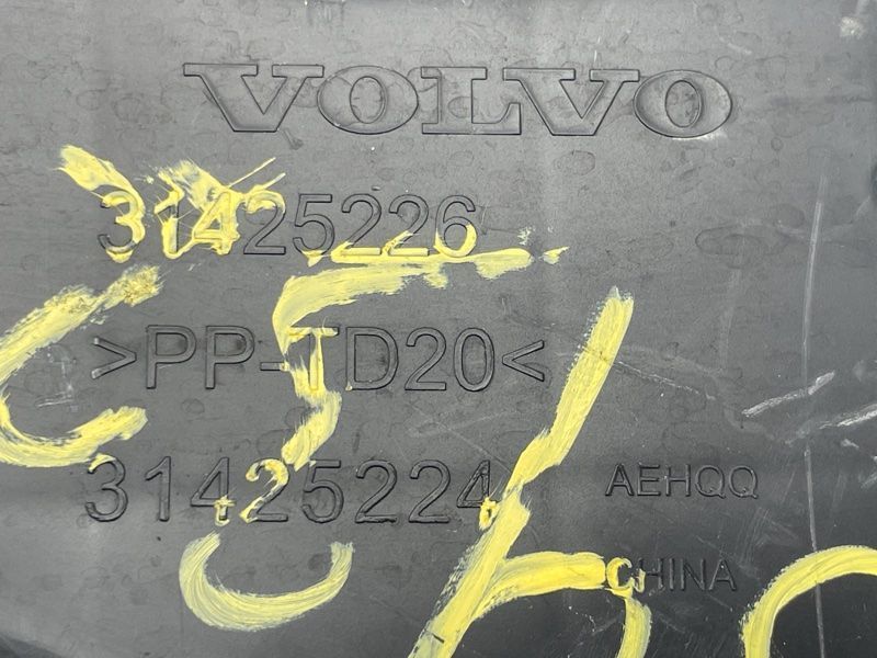 Кронштейн заднього бампера 31425226 Volvo XC60
