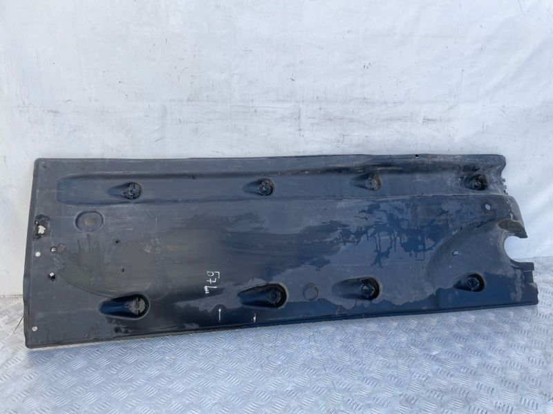 Облицювання днища 561825201A Volkswagen Passat