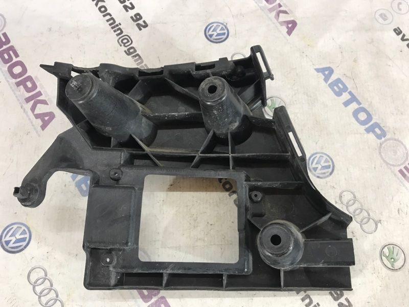 Направляюча / кріплення / кронштейн бампера 4G5807394A Audi A6