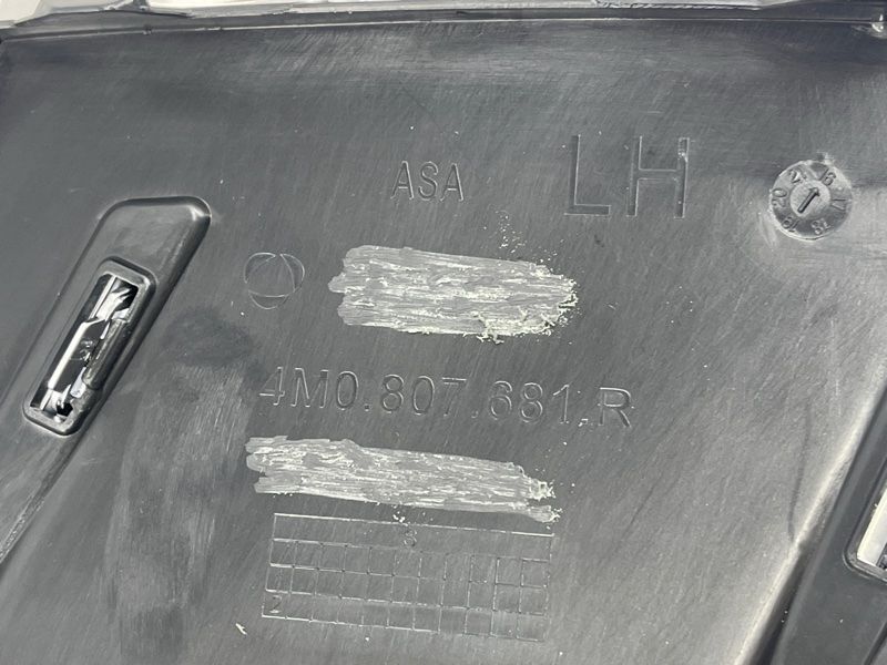 Решетка воздухозаборника бампера 4M0807681T4W3 Audi Q7