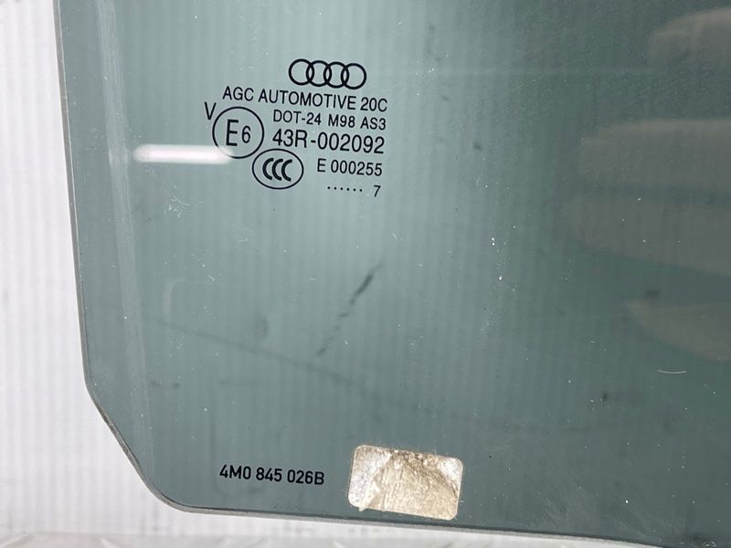 Скло дверей Audi Q7