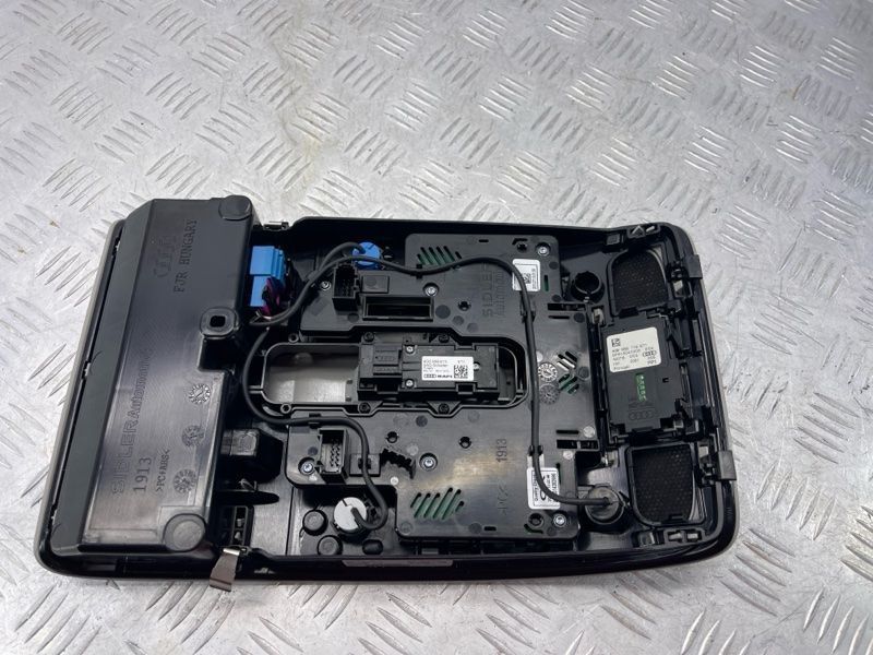 Плафон освітлення салону 4G0947135GET1 Audi A6