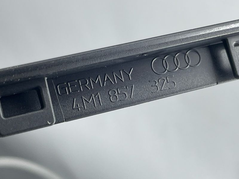 Накладка торпедо 4M18573256PS Audi Q7