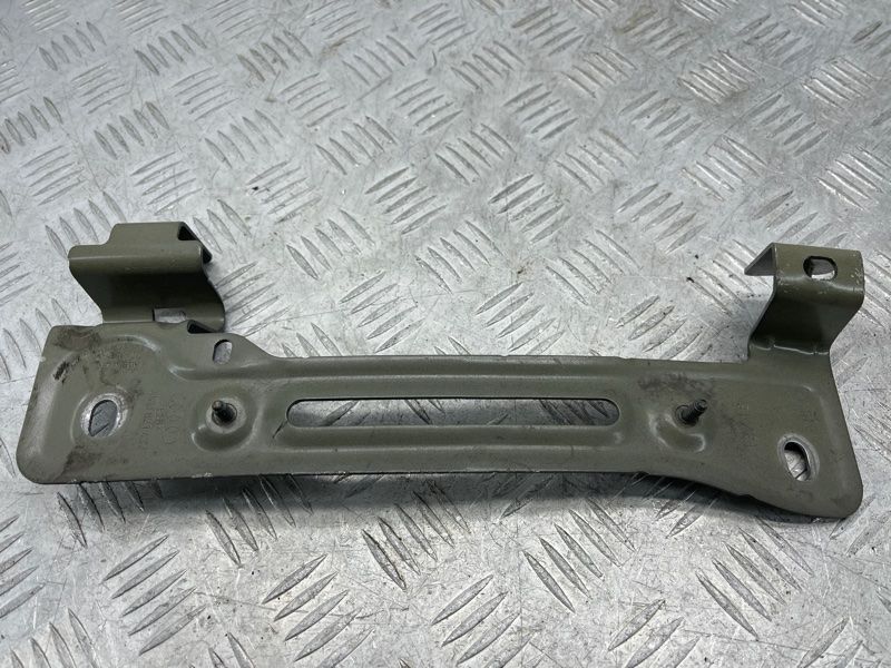 Кронштейн крила 4M0821432 Audi Q7