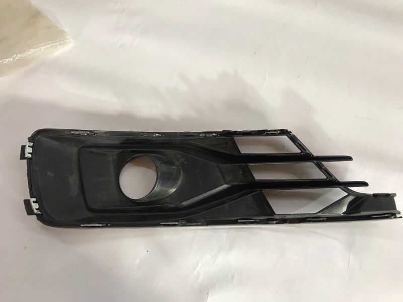 Решітка бампера 4G0807648A Audi A6