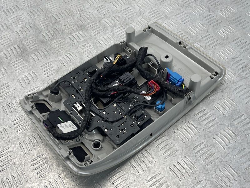 Плафон освещения салона 4G0947135E Audi A6