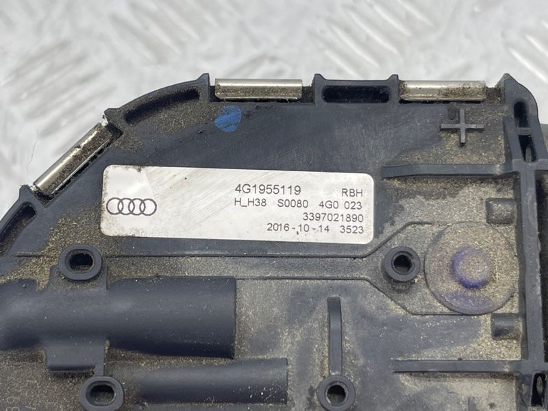 Мотор і трапеція склоочисників Audi A6