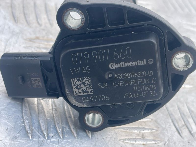 Датчик уровня масла двигателя 079907660 Audi S8