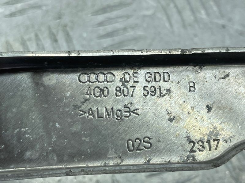 Розпірка крила 4G0807591B Audi A6