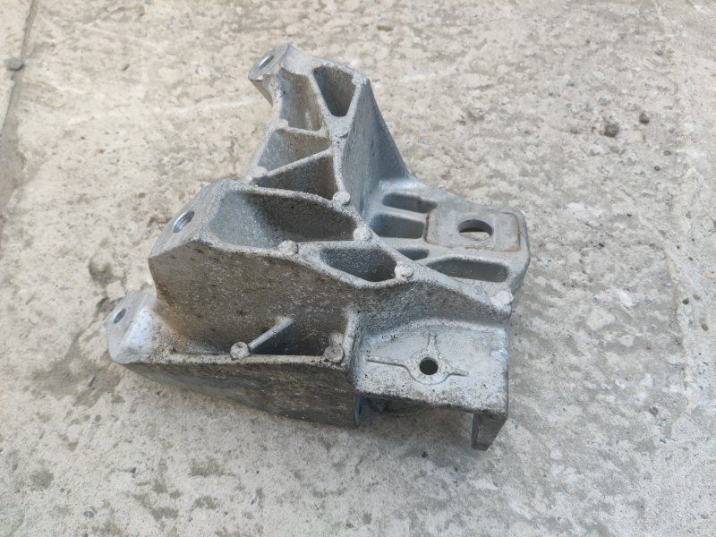 Опора / подушка двигуна 31460904 Volvo XC60