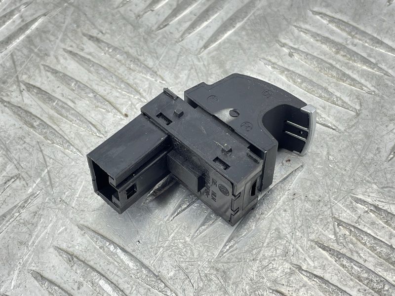 Кнопка стеклоподъемника 5K0959855XSH Volkswagen Tiguan