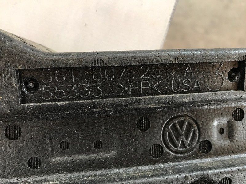 Підсилювач заднього бампера 561807251A Volkswagen Passat