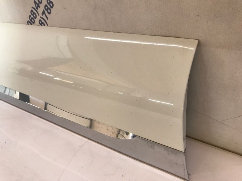 Накладка двери 7P6854950H Volkswagen Touareg