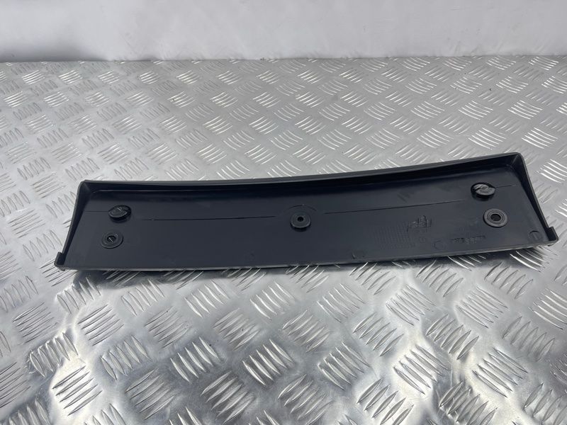 Панель номерного знака 7P6807287 Volkswagen Touareg