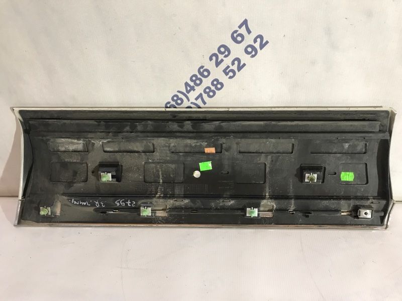 Накладка двери 7P6854950H Volkswagen Touareg