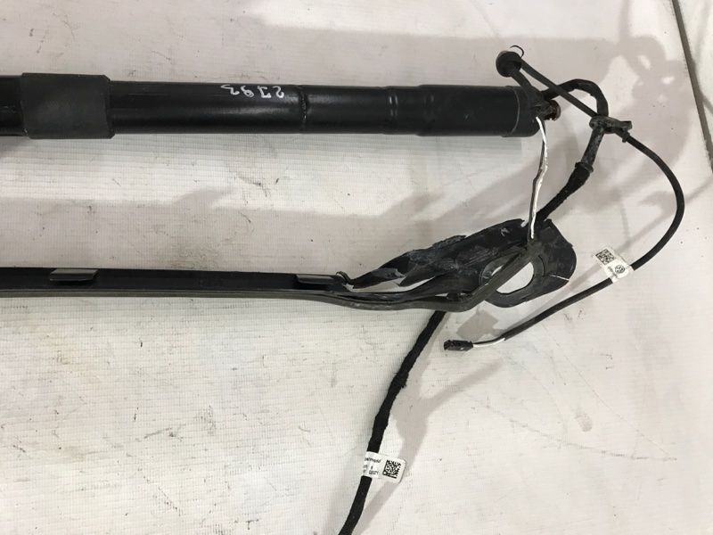 Привідний блок кришки багажника 7P6827851DIIT Volkswagen Touareg Volkswagen Touareg