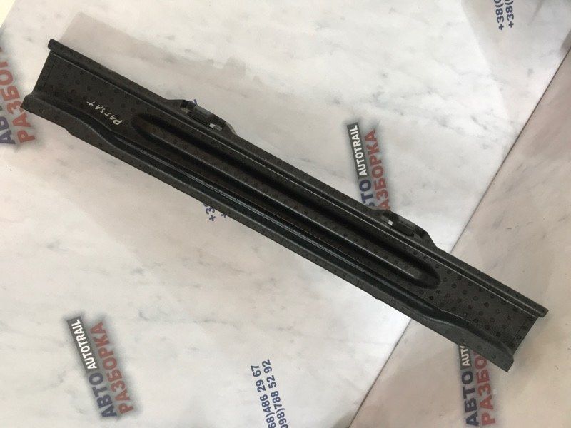 Підсилювач заднього бампера 561807251A Volkswagen Passat