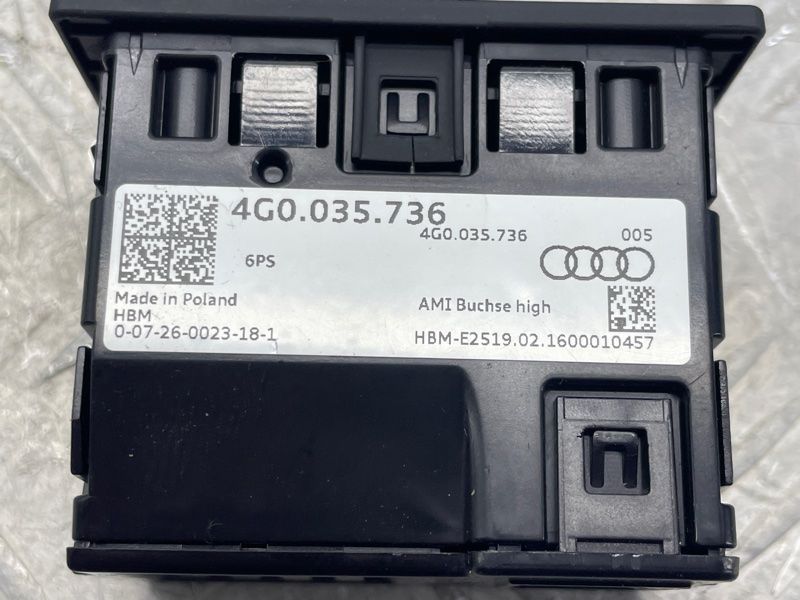 Разъем для подключения внешних аудиоисточников (2x USB + 1x AUX-IN) 4G0035736 Audi A6 Audi A6, Audi S6
