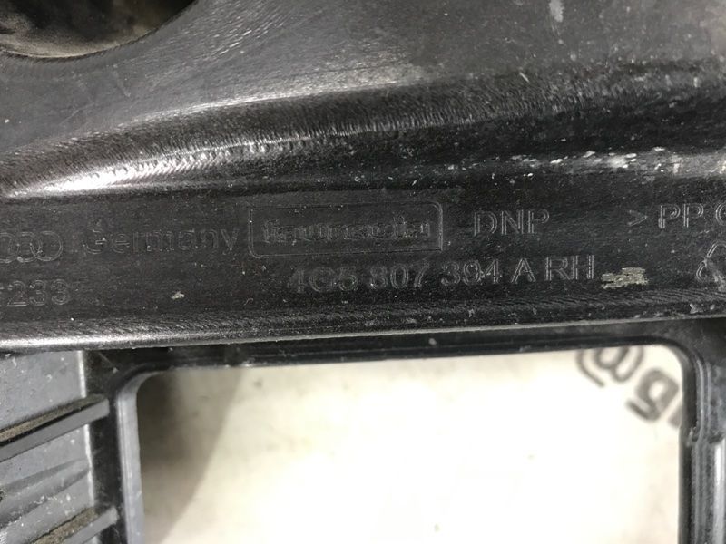 Направляюча / кріплення / кронштейн бампера 4G5807394A Audi A6