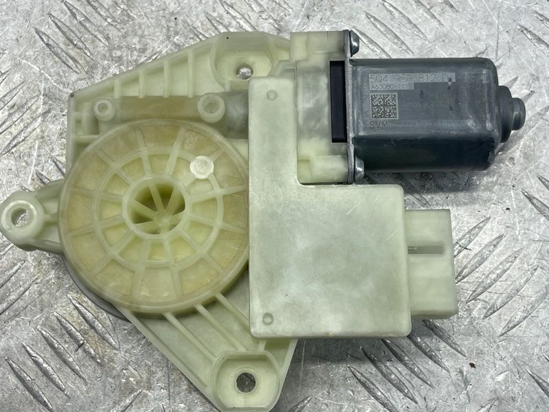 Мотор склопідйомника 5Q4959812D Volkswagen Tiguan