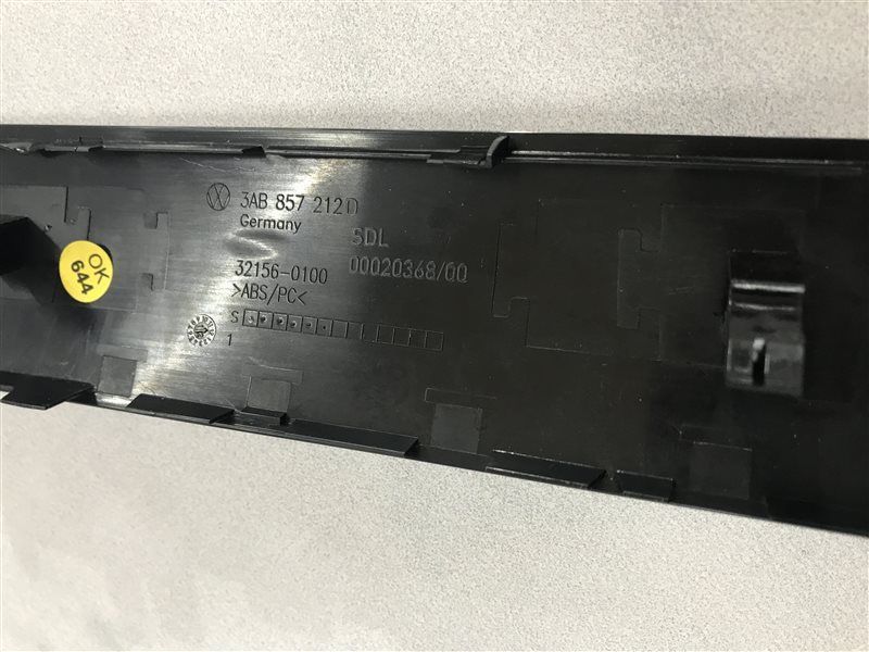 Молдинг для торпеди 3AB857212DNV1 Volkswagen CC
