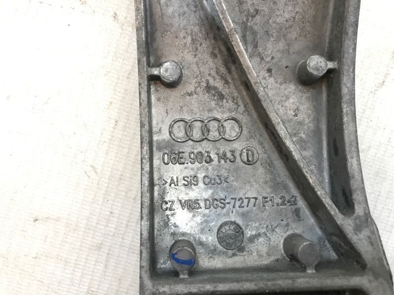 Кронштейн генератора 06E903143D Audi Q7