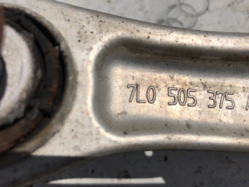 Важіль поперечний верхній 7L0505375A Volkswagen Touareg