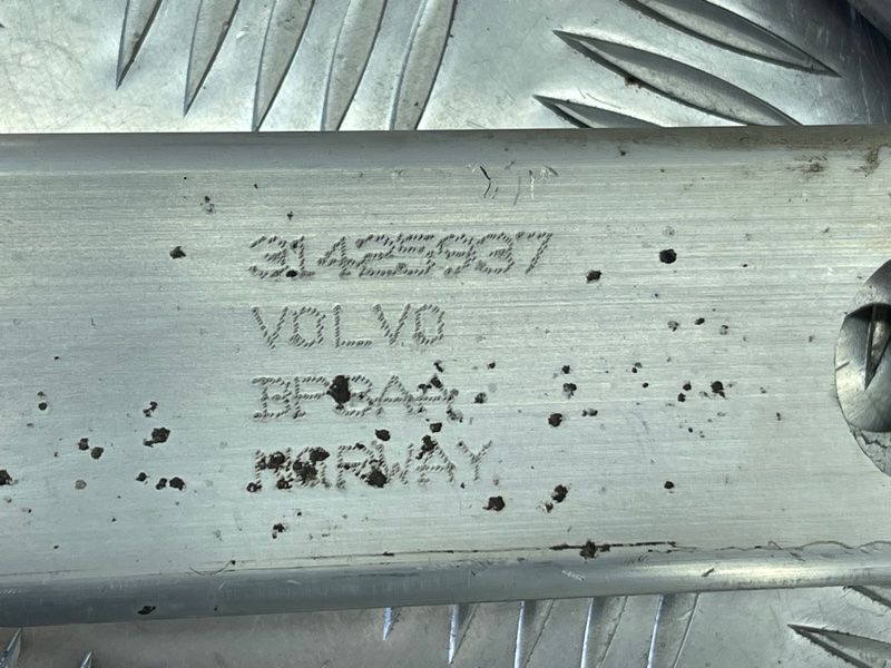 Поперечина 31425937 Volvo XC90