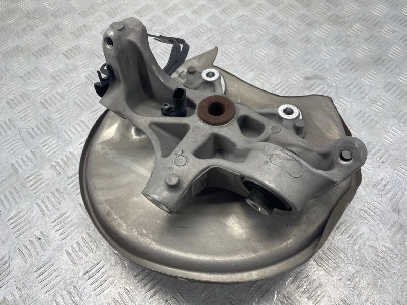 Поворотний кулак / цапфа з підшипником 8W0505431T Audi A4