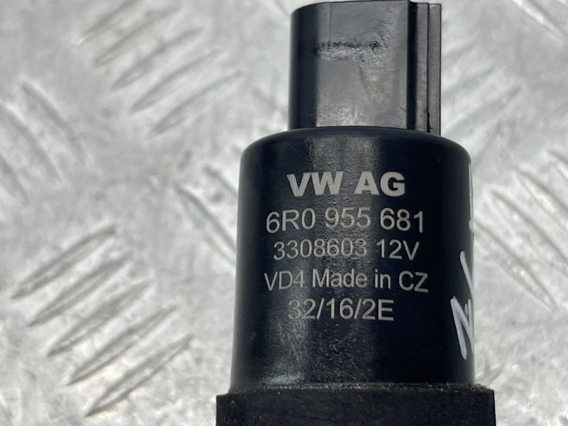 Насос омивача 6R0955681 Audi Q7