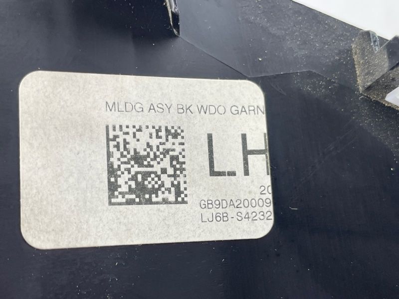 Обшивка кришки багажника LJ6BS42325ACW Ford Escape