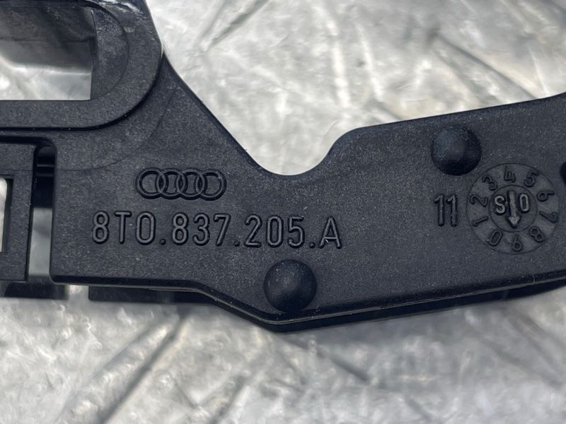 Ручка двери с бесключевым доступом внешняя 8T0837205A Audi A4 Allroad