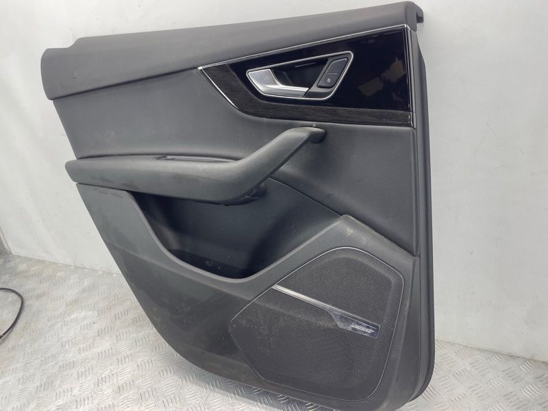 Обшивка дверей 4M0867303BWFA Audi Q7