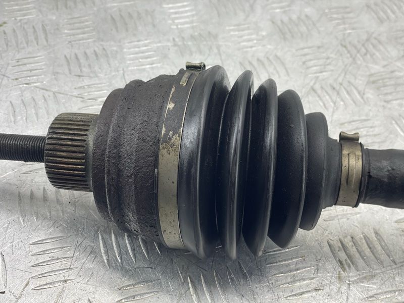 Привідний вал передній 4G0407271F Audi A8 Audi A6, Audi A7, Audi A8, Audi Q5, Audi RS7, Audi S6, Audi S7, Audi S8, Audi SQ5