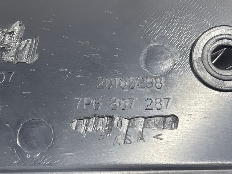 Панель номерного знака 7P6807287 Volkswagen Touareg