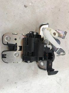 Замок кришки багажника 4F9827505 Audi Q7