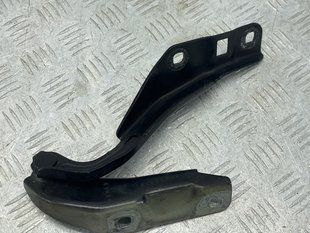 Петля капота 23303048 Chevrolet Colorado