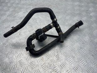 Шланг ОЖ с клапаном 7P0122049H Volkswagen Touareg