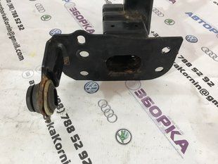 Кронштейн усилителя бампера 4L0807133A Audi Q7