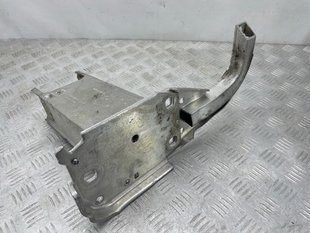 Кронштейн усилителя бампера 4G0807133F Audi A6