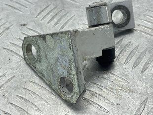 Петля двери верхняя 3C0831402D Volkswagen CC